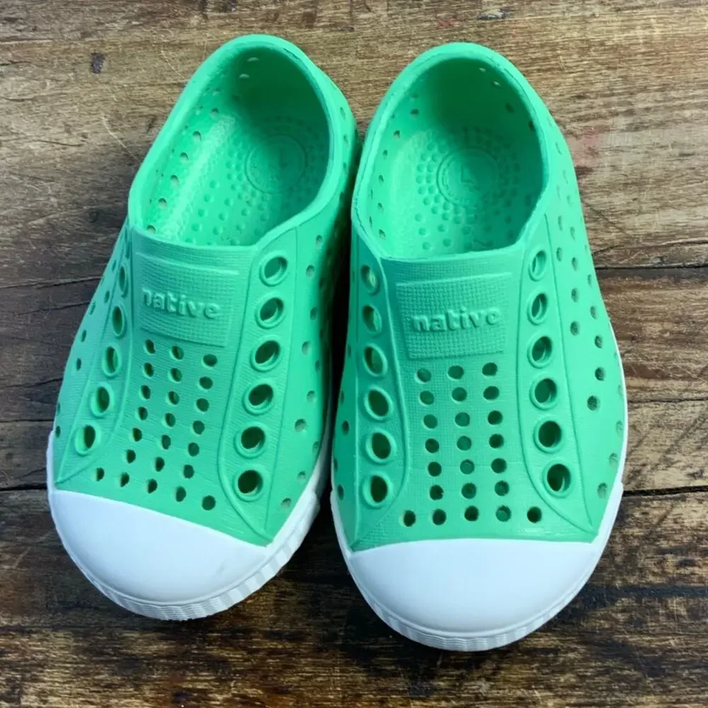 Native Jefferson Slip on sneakers size‎ 4